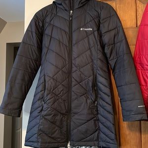 Columbia XS puffer mid length coat matte black
